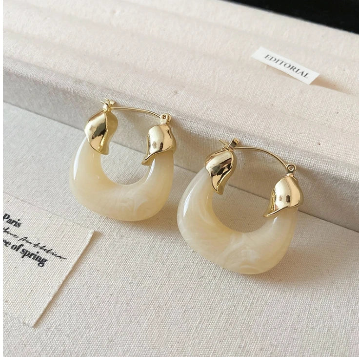 Lilly | Retro U-shaped Geometric Earrings made of Brown Resin for Women