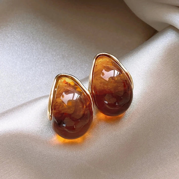 Lilly | Retro U-shaped Geometric Earrings made of Brown Resin for Women
